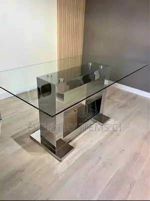 Table Vitrée Finition en Bois Massif  