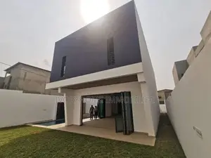 6chbre Villa dans Cocody à Louer
