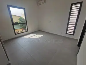 6chbre Villa dans Cocody à Louer