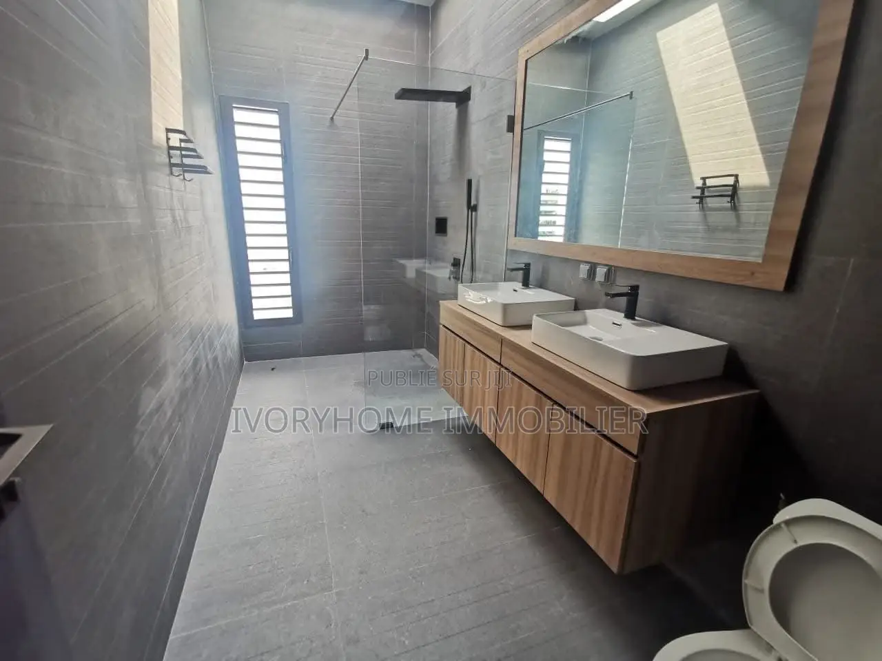 6chbre Villa dans Cocody à Louer