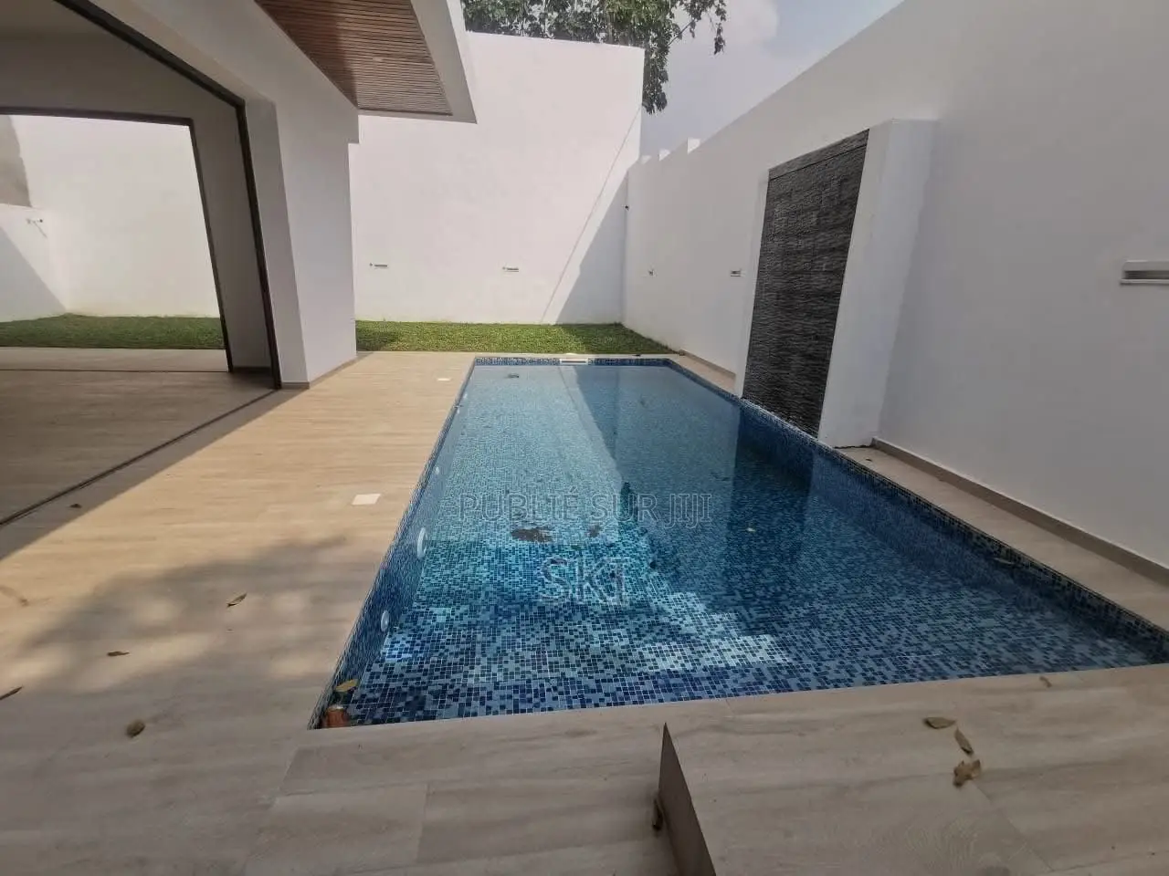 6chbre Villa dans Cocody à Louer