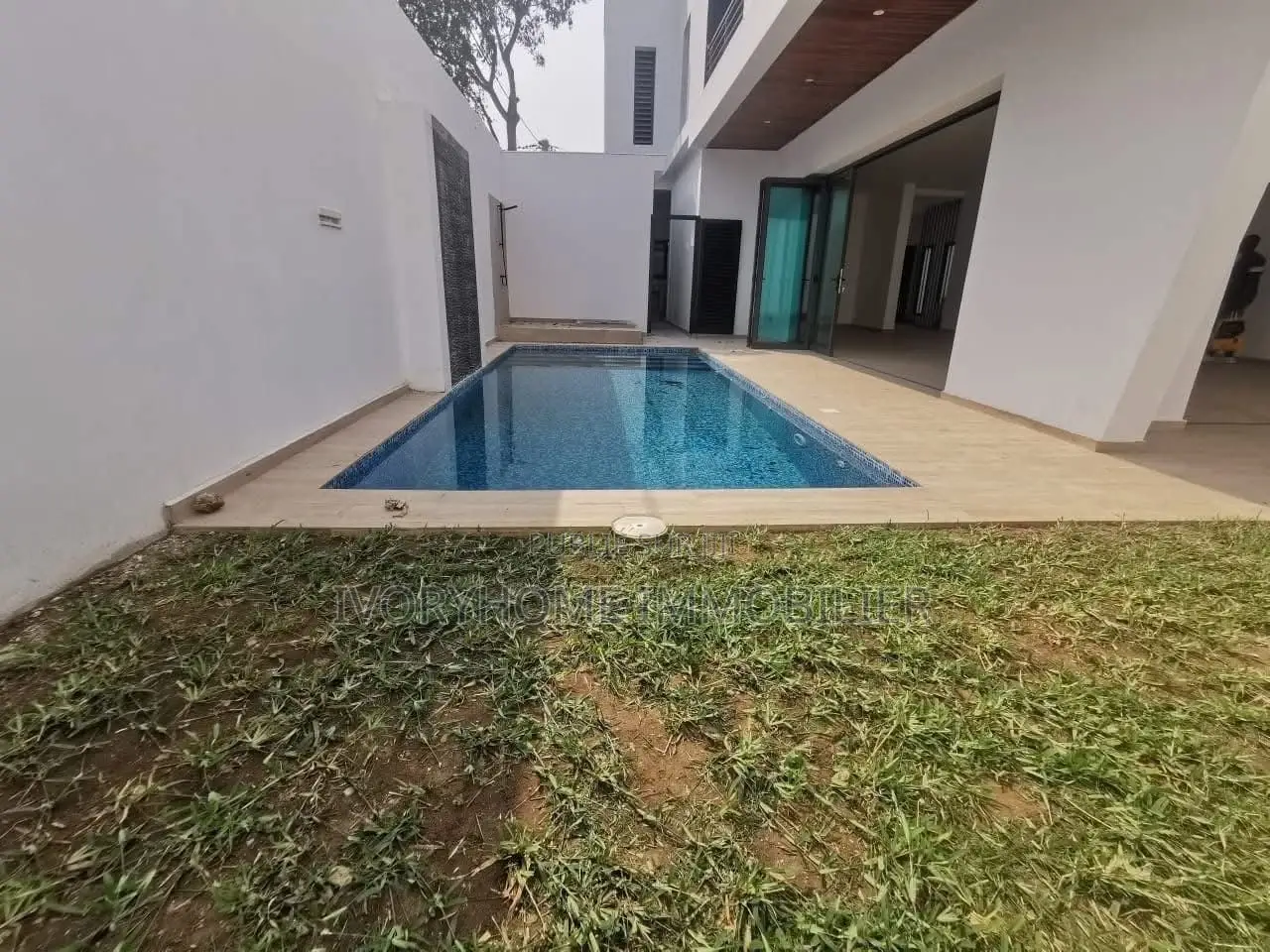 6chbre Villa dans Cocody à Louer