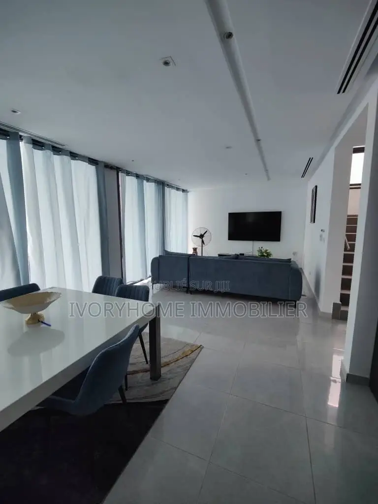 Furnished 5chbre Duplex dans Cocody à Louer