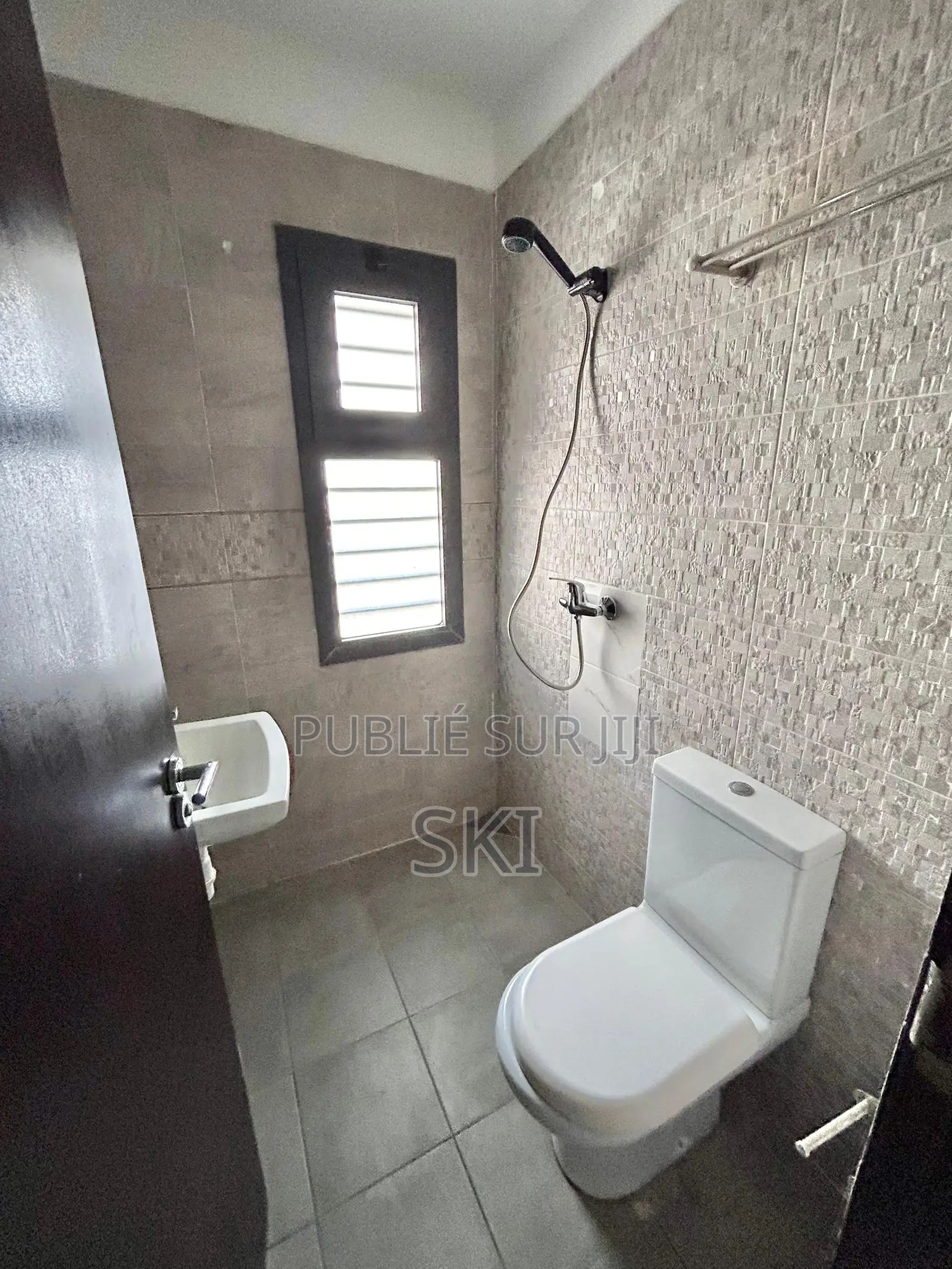 6chbre Duplex dans Cocody à Louer