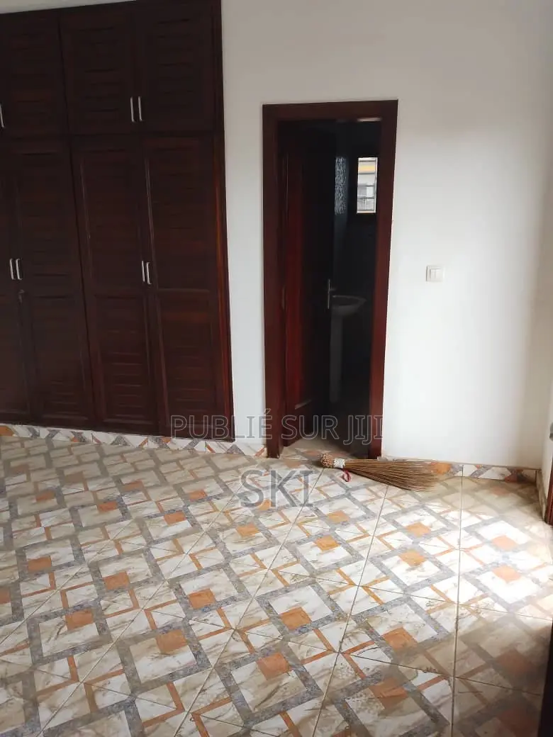 1chbre Studio dans Cocody à Louer