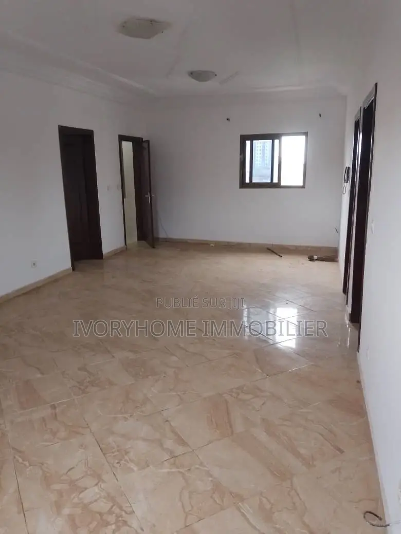 3chbre Appartement dans Cocody à Louer