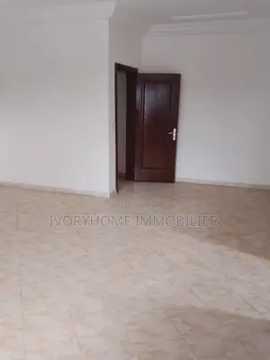3chbre Appartement dans Cocody à Louer