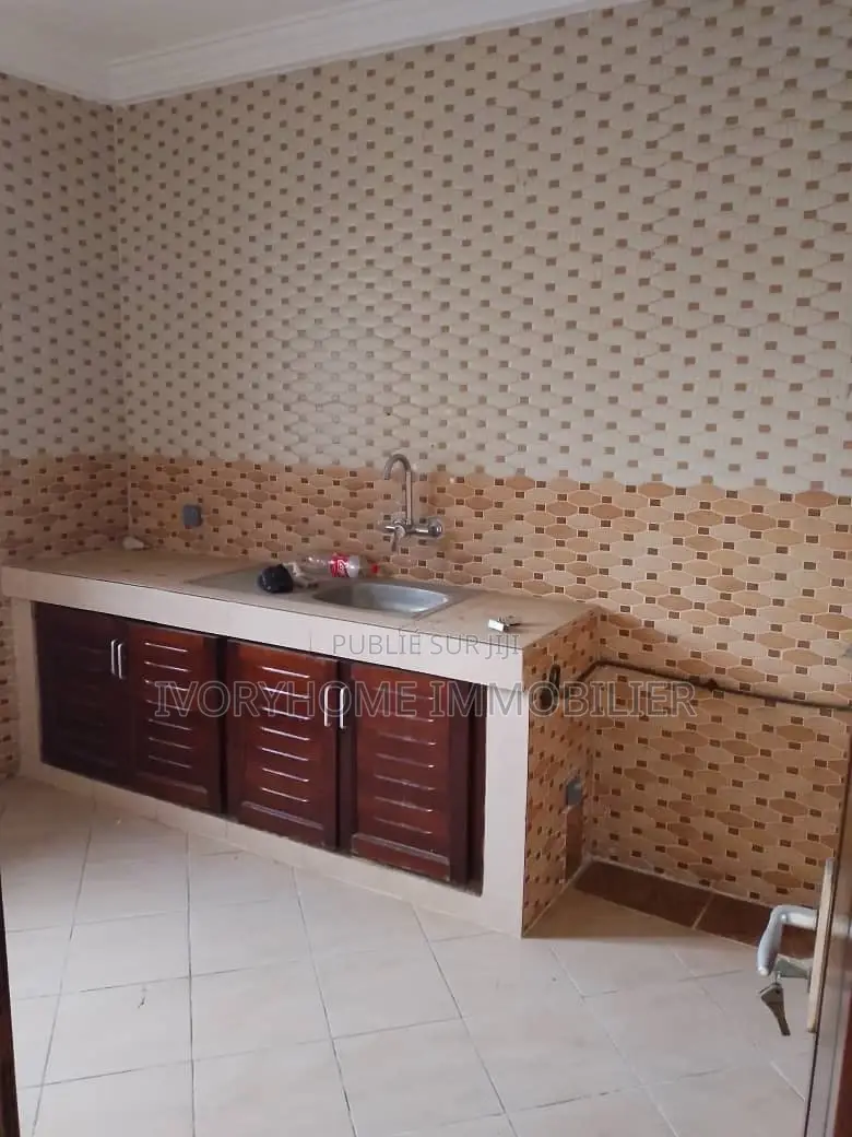 3chbre Appartement dans Cocody à Louer