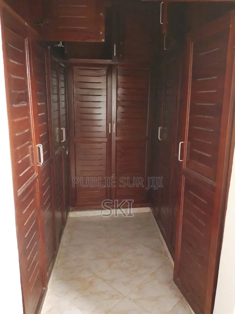 3chbre Appartement dans Cocody à Louer