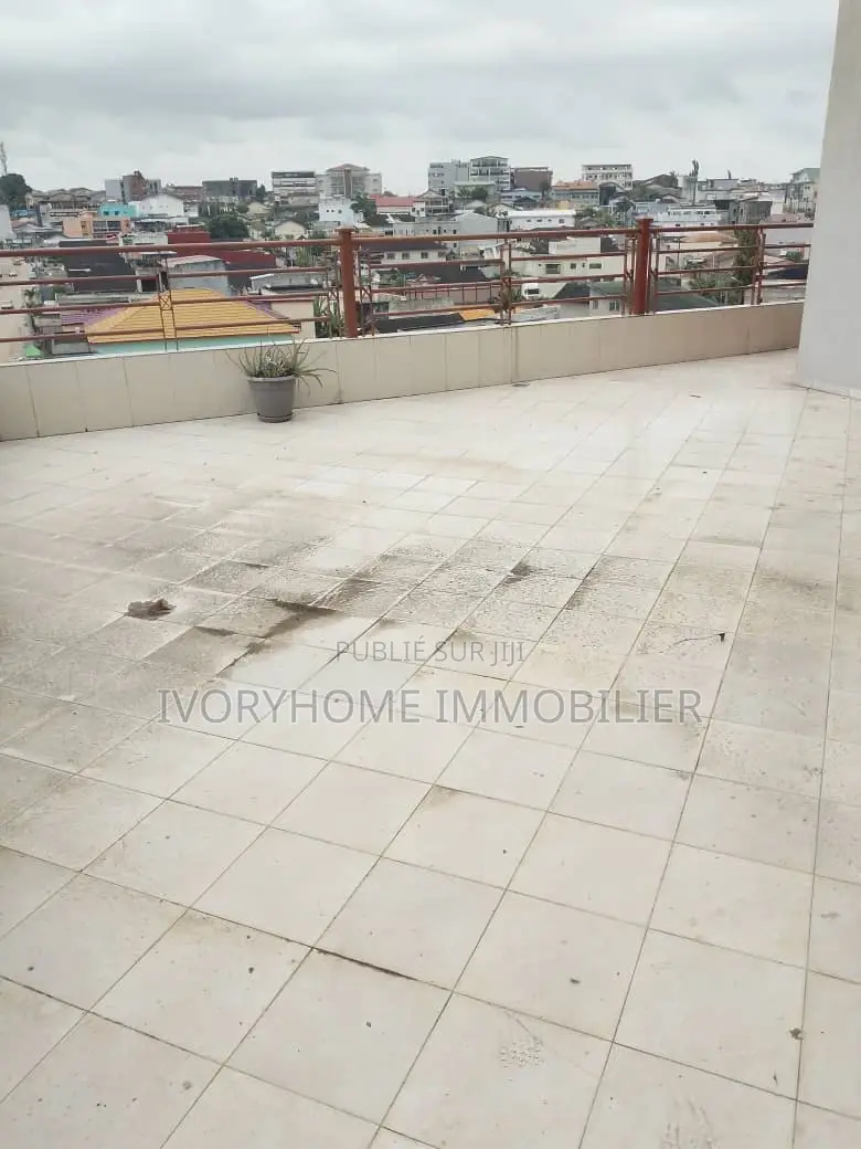 3chbre Appartement dans Cocody à Louer