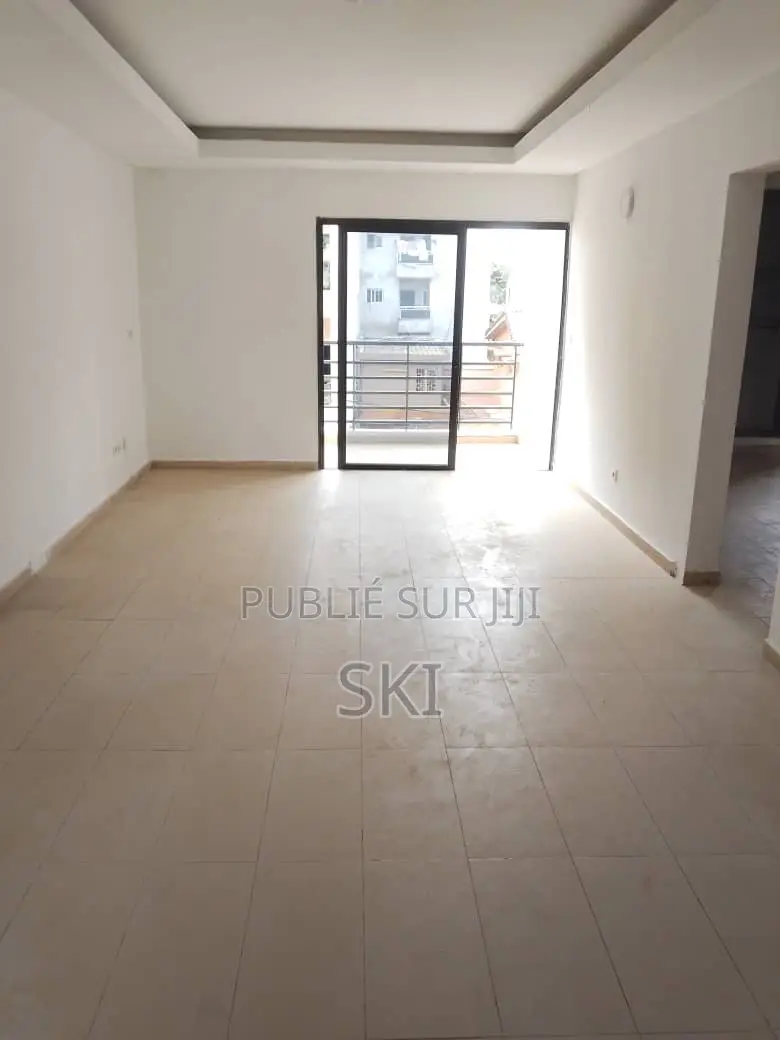 3chbre Appartement dans Cocody à Louer