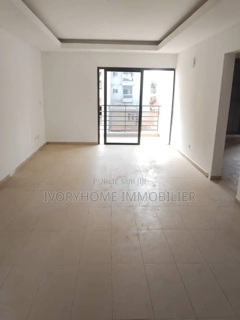 3chbre Appartement dans Cocody à Louer