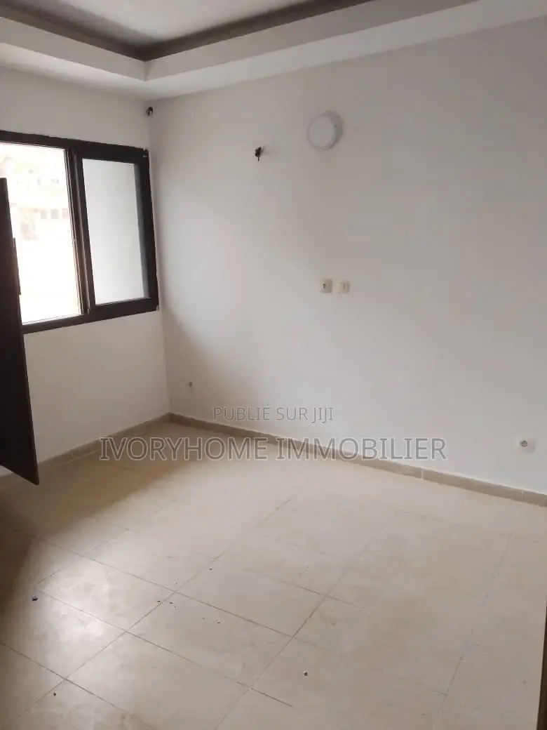 3chbre Appartement dans Cocody à Louer