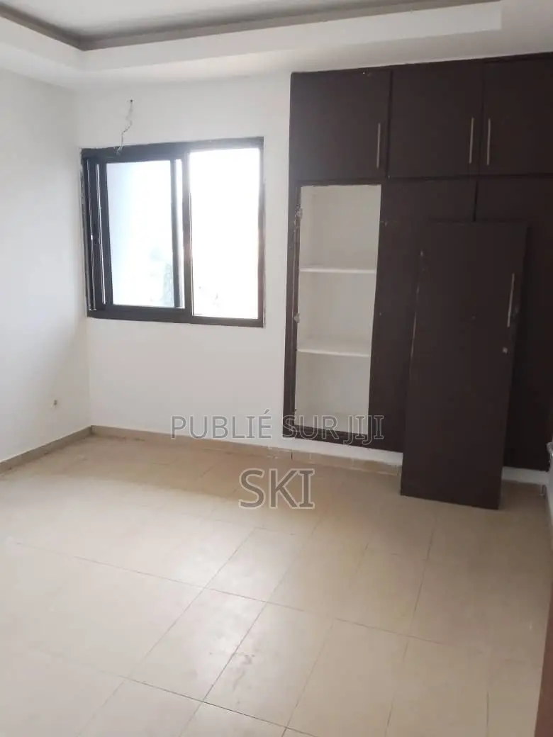 3chbre Appartement dans Cocody à Louer