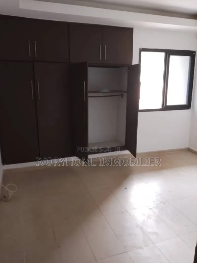 3chbre Appartement dans Cocody à Louer