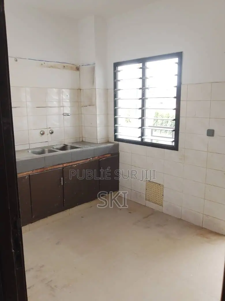 3chbre Appartement dans Cocody à Louer