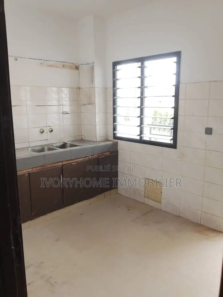 3chbre Appartement dans Cocody à Louer