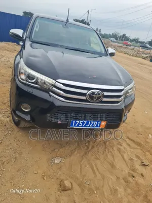 Photo - Toyota Hilux 2018 Black