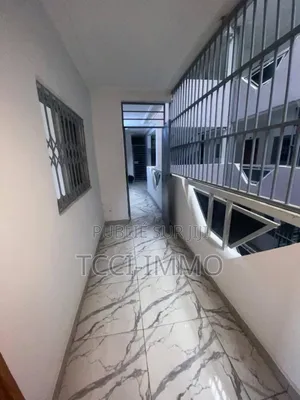 2chbre Appartement dans Tcci Sarl, Cocody à Louer