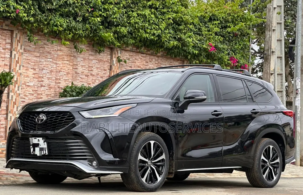 Toyota Highlander XSE 2022 Noir Mat