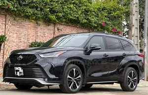 Toyota Highlander XSE 2022 Noir Mat
