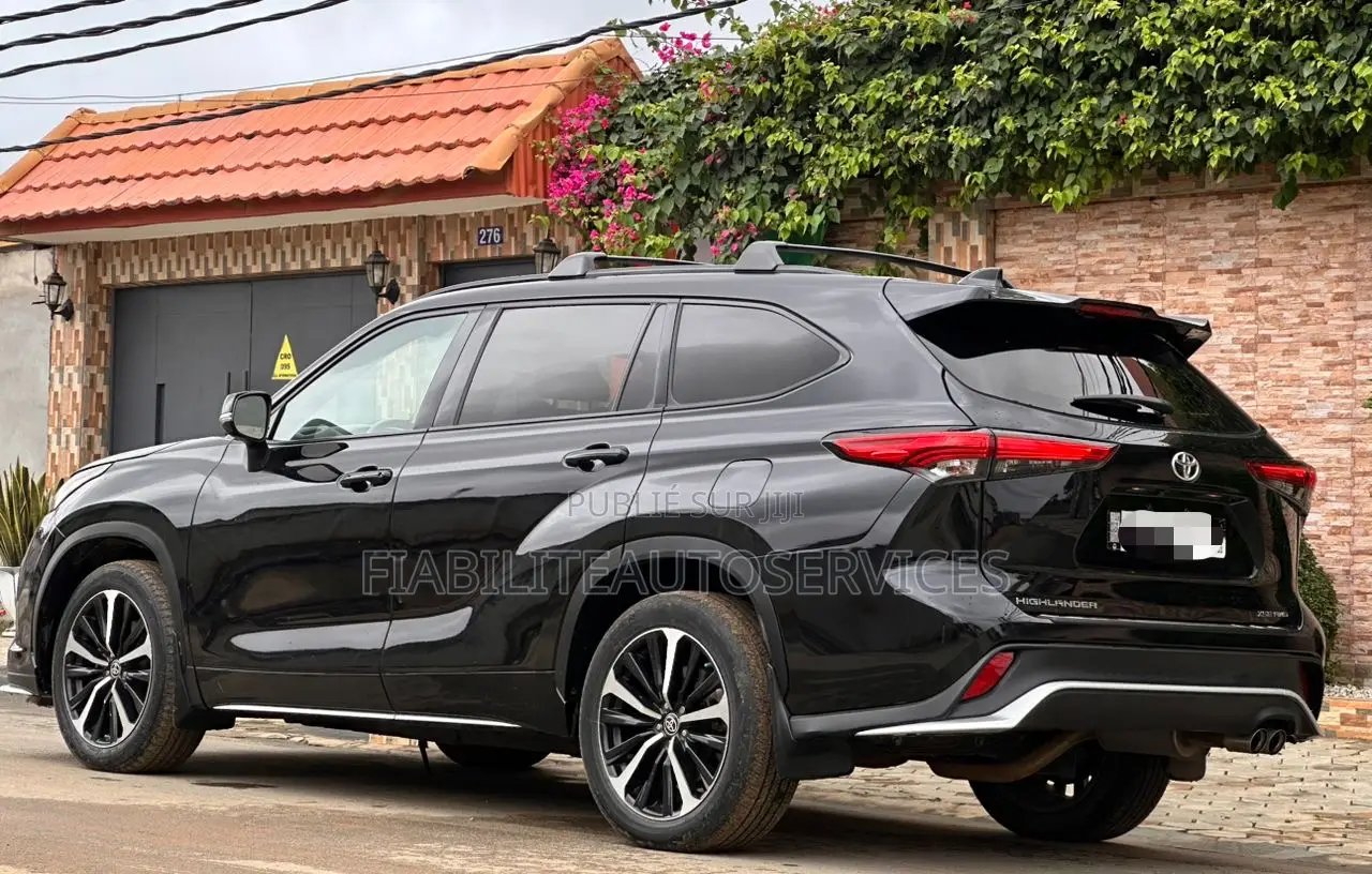 Toyota Highlander XSE 2022 Noir Mat