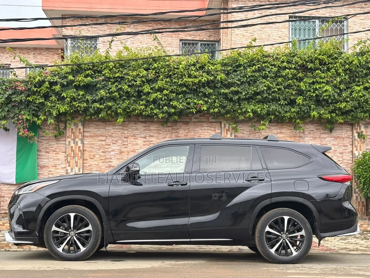 Toyota Highlander XSE 2022 Noir Mat