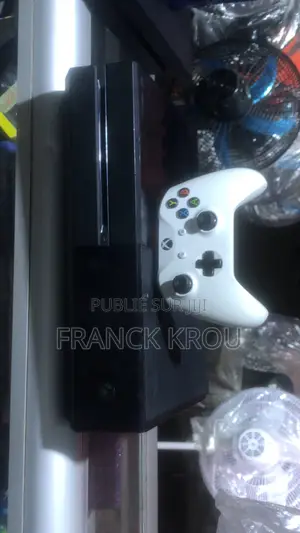 Xboxe One Disponible Avec Une Manette