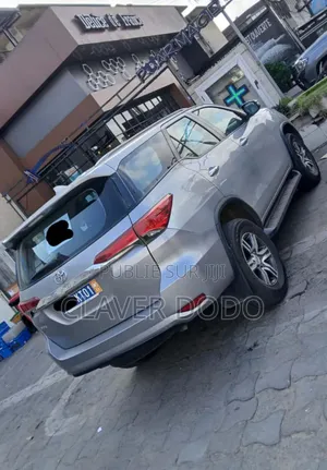 Toyota Fortuner 2022 Gris