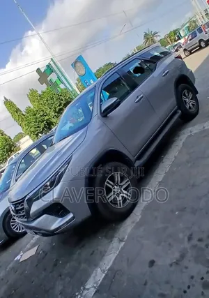 Toyota Fortuner 2022 Gris