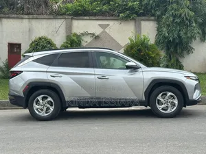 Photo - Hyundai Tucson Limited 2023 Gris