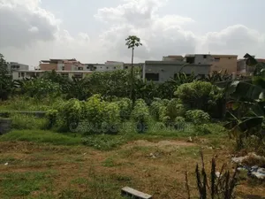 Des Terrains en Vente À Angre