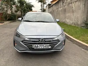 Photo - Hyundai Elantra 2020 Gris