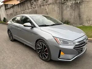 Hyundai Elantra 2020 Gris
