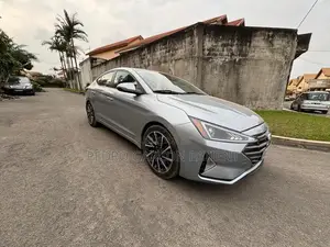 Hyundai Elantra 2020 Gris