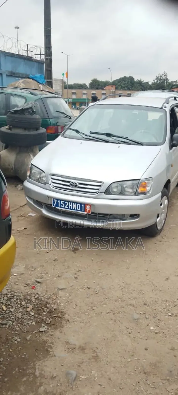 Toyota Corolla Sedan 1999 Gris