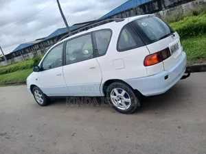 Toyota Picnic 2.0 FWD 2000 Blanc cassé