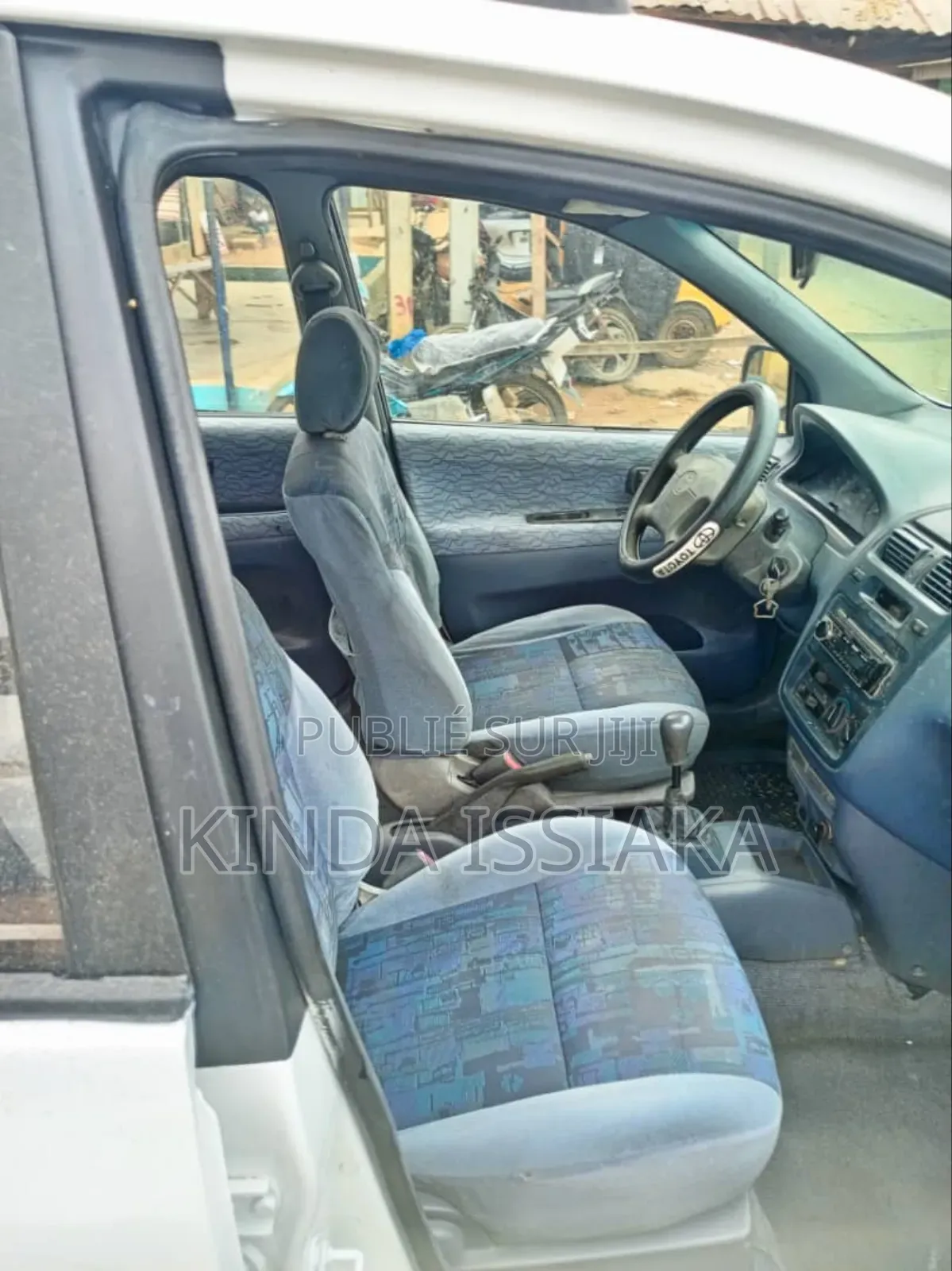 Toyota Picnic 2.0 FWD 2000 Blanc cassé