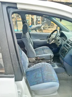 Toyota Picnic 2.0 FWD 2000 Blanc cassé