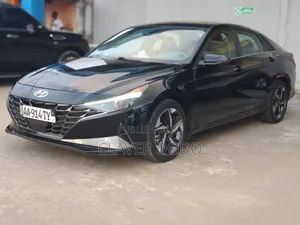 Hyundai Elantra 2022 Gris