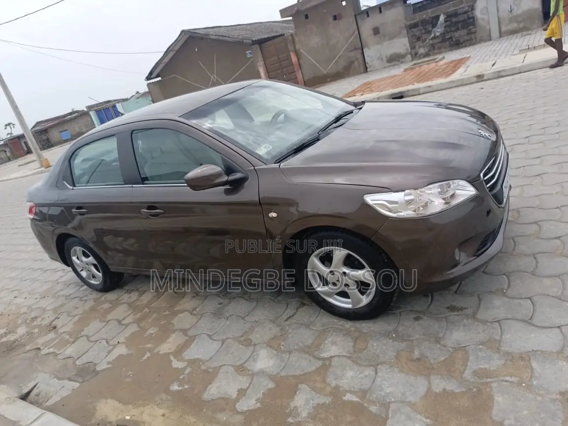 Peugeot 301 2015 Gris