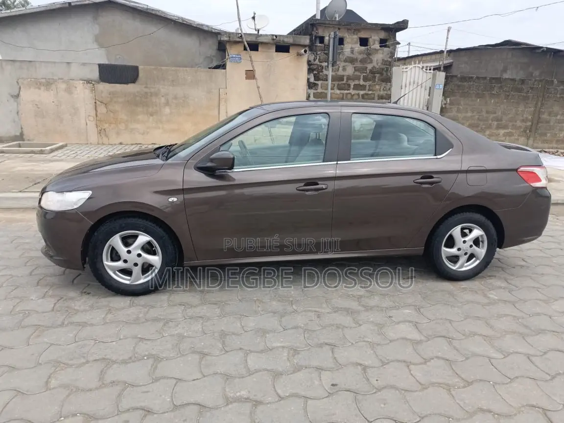 Peugeot 301 2015 Gris
