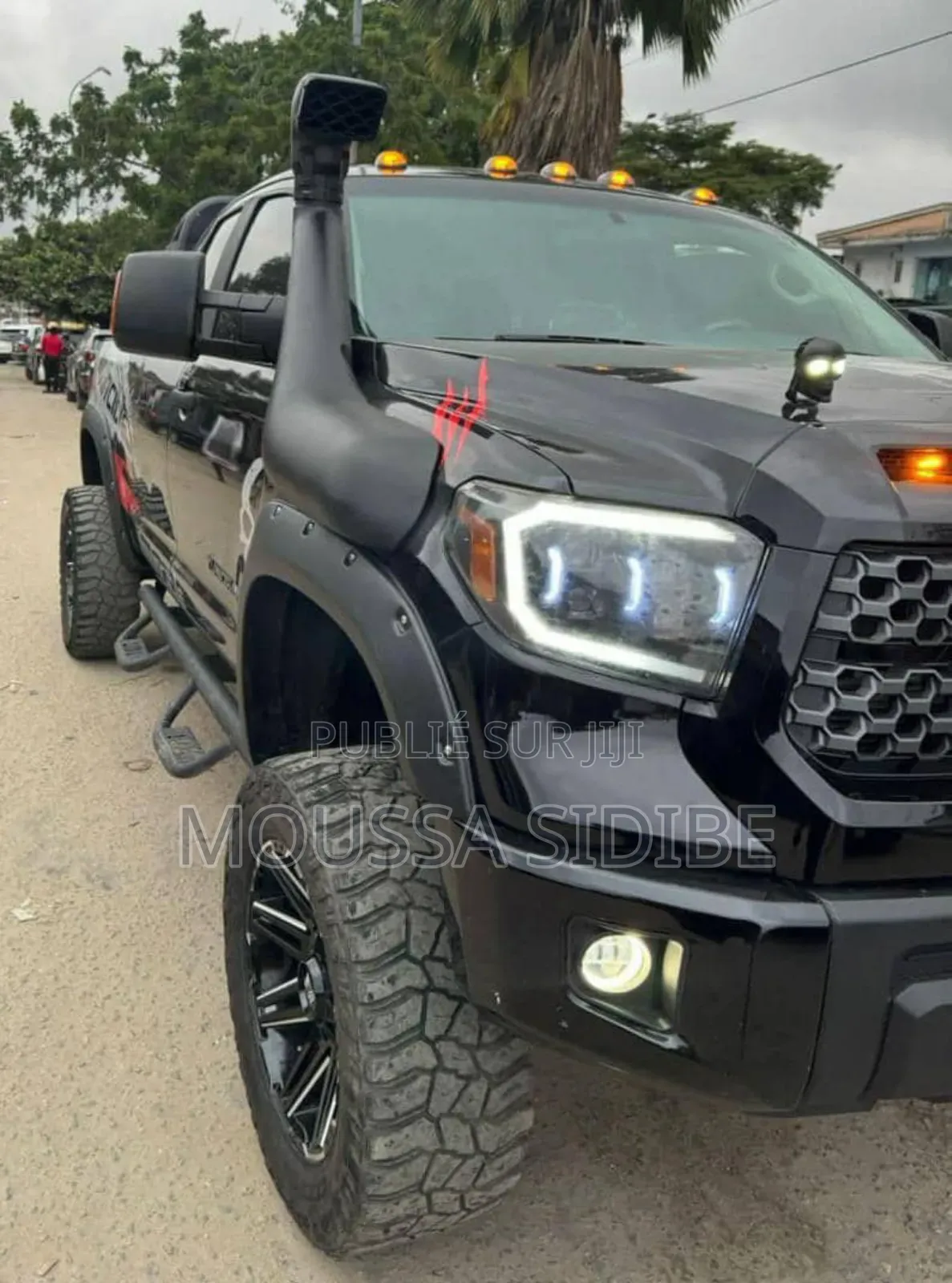 Toyota Tundra Limited 4dr Double Cab 4WD SB (5.7L 8cyl 6A) 2015 Black