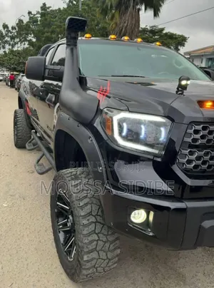 Photo - Toyota Tundra Limited 4dr Double Cab 4WD SB (5.7L 8cyl 6A) 2015 Black