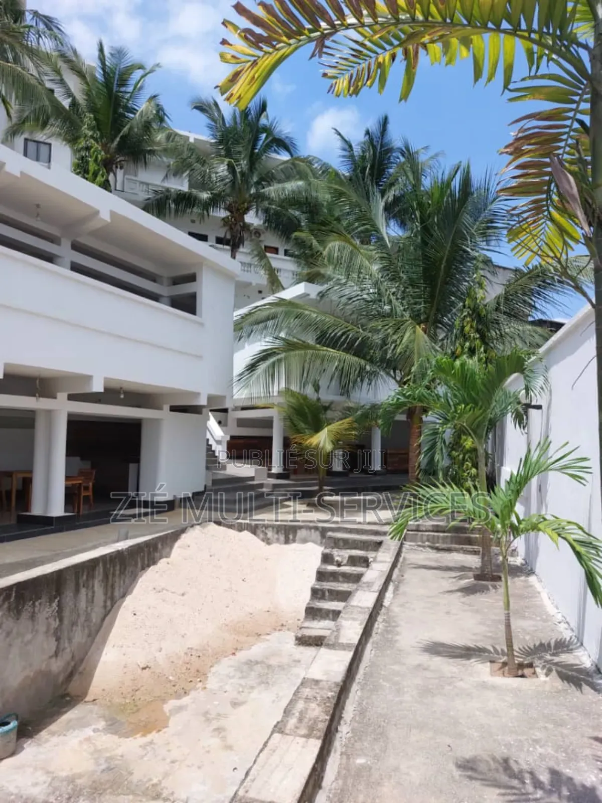 Furnished 18chbre Blocs d'appartements dans Zié Multi-Service, Yopougon