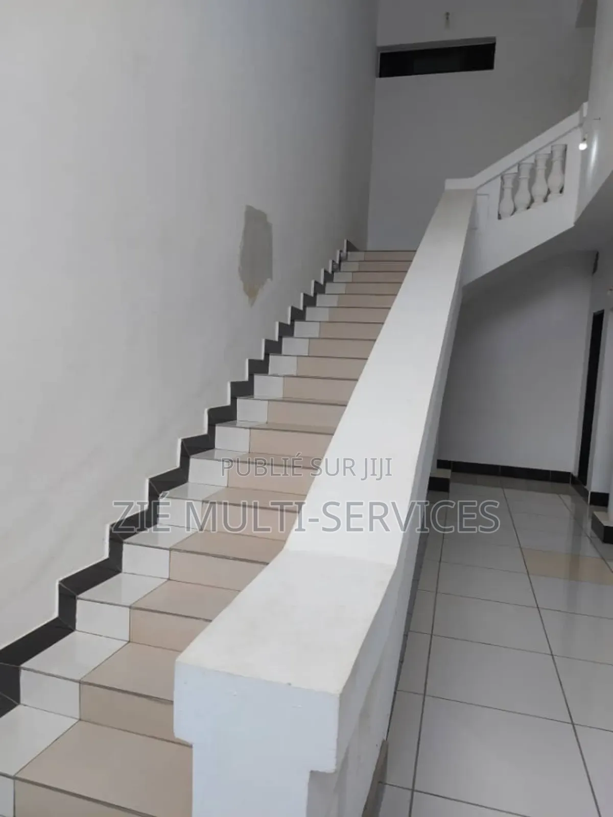 Furnished 18chbre Blocs d'appartements dans Zié Multi-Service, Yopougon