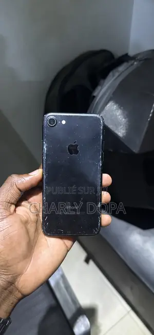 Photo - Apple iPhone 7 32 GB Black