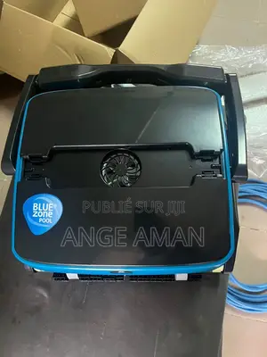 Photo - Nettoyeur De Piscine Blue Zone – La Piscine Toujours Propre Et Belle