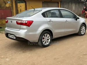Kia Rio EX 4dr Hatchback (1.6L 4cyl 6A) 2015 Gris