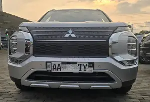 Photo - New Mitsubishi Outlander 2025 Gris